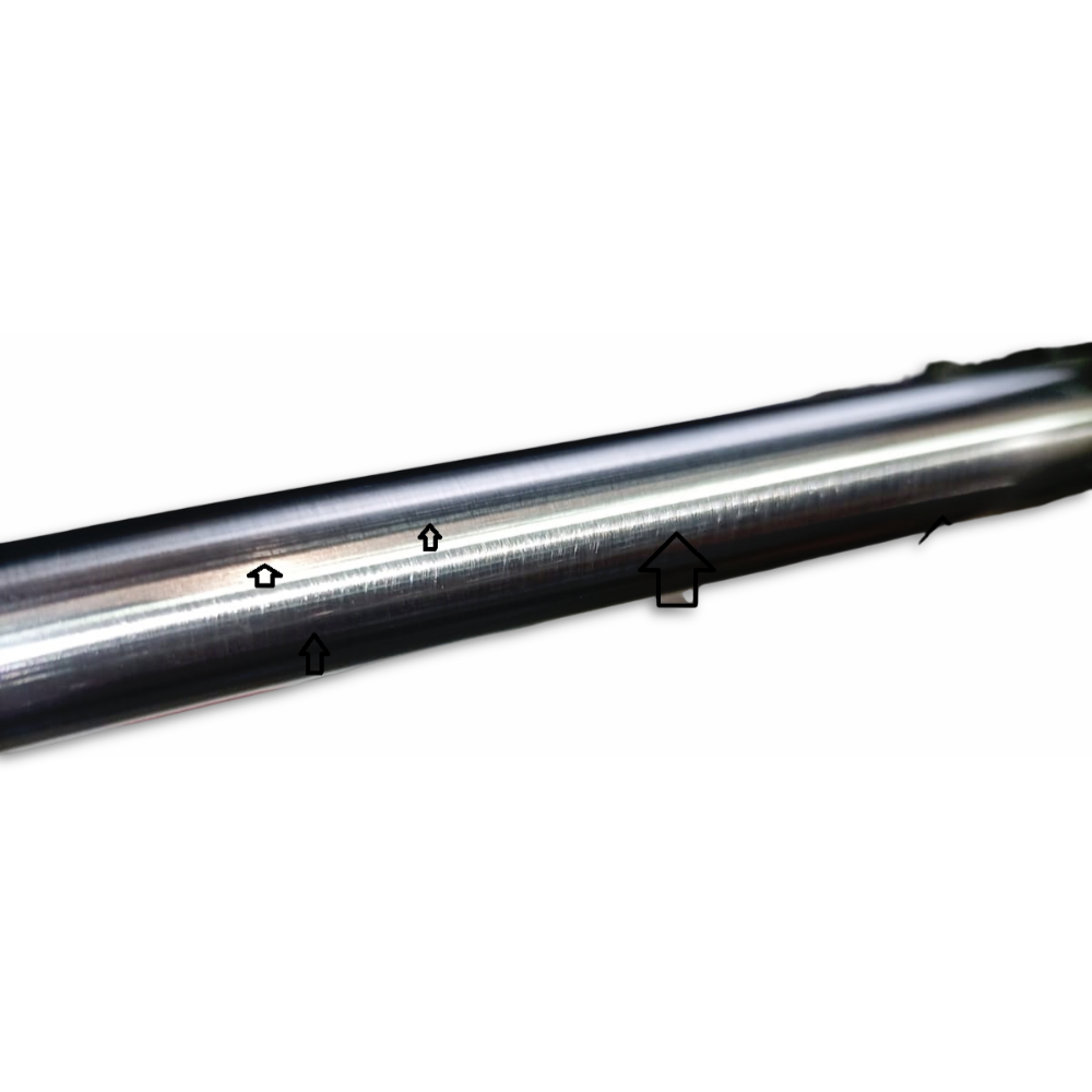 Zahnstange mit Riefen durch schmutziges Oel verursacht